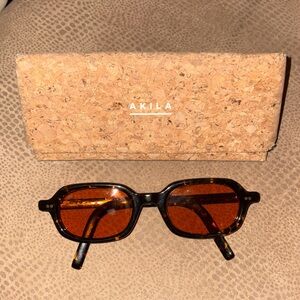 AKILA Phyche Women's Tortoise Sunglasses